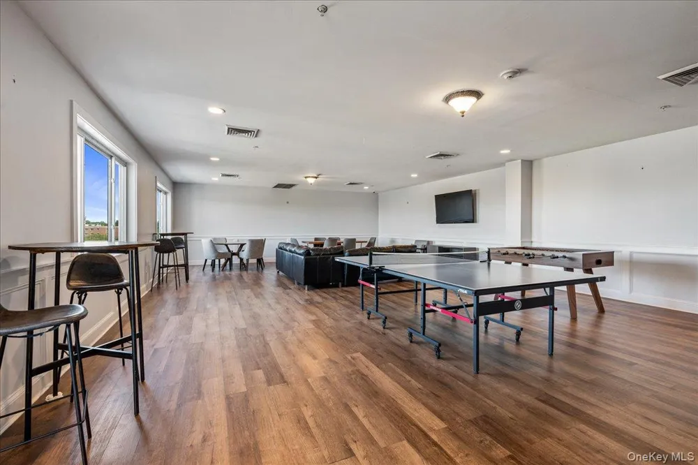 130 Post Avenue #324 Westbury, NY 11590