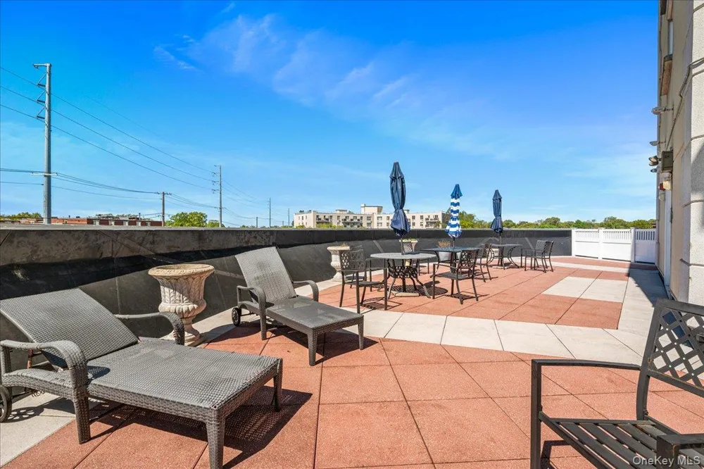 130 Post Avenue #324 Westbury, NY 11590