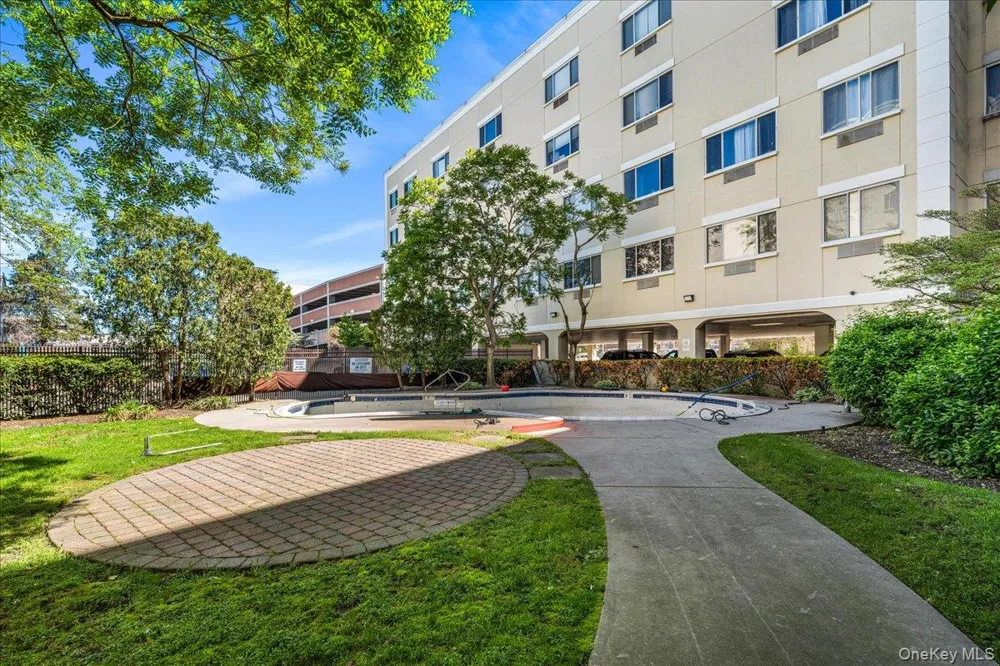 130 Post Avenue #324 Westbury, NY 11590