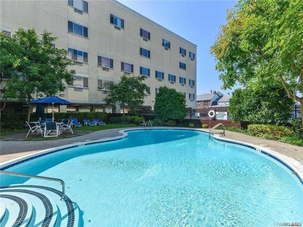 130 Post Avenue #324 Westbury, NY 11590