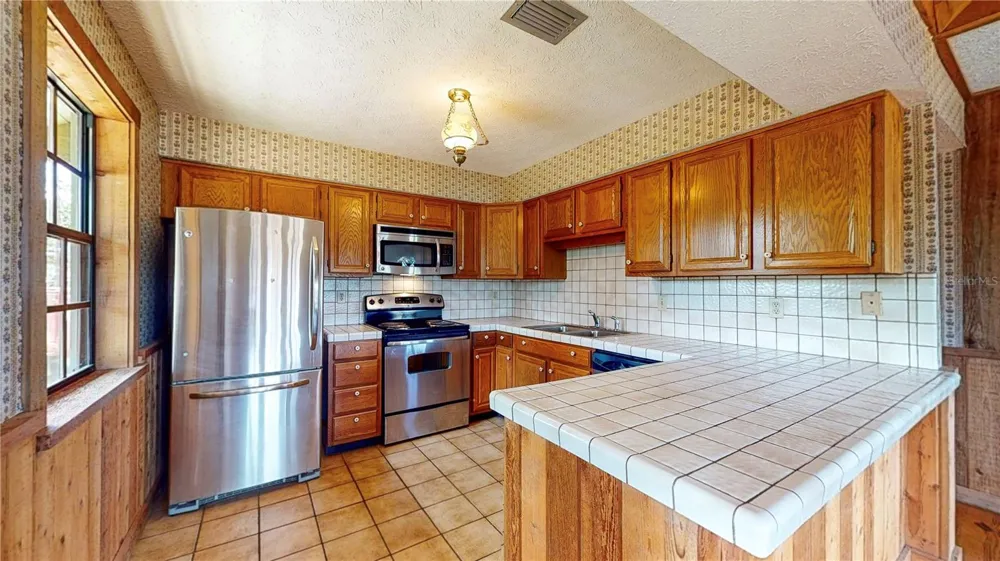 19803 READING ROAD Lutz, FL 33558