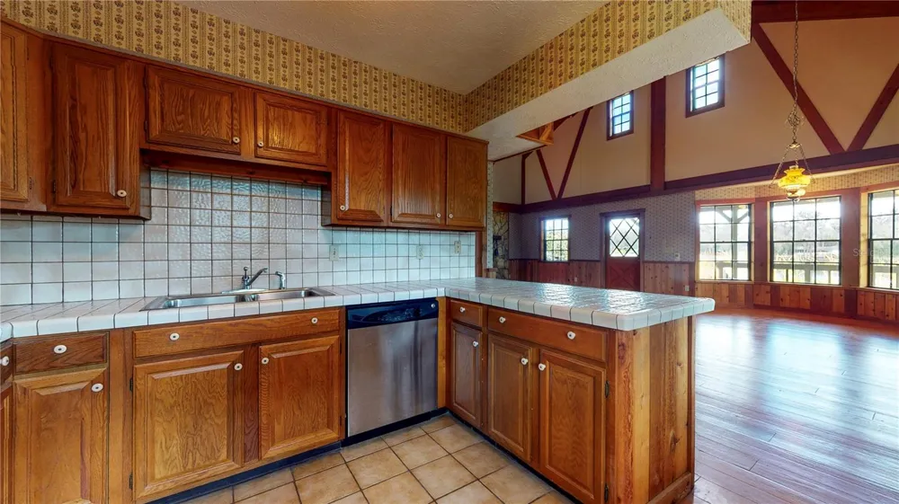 19803 READING ROAD Lutz, FL 33558