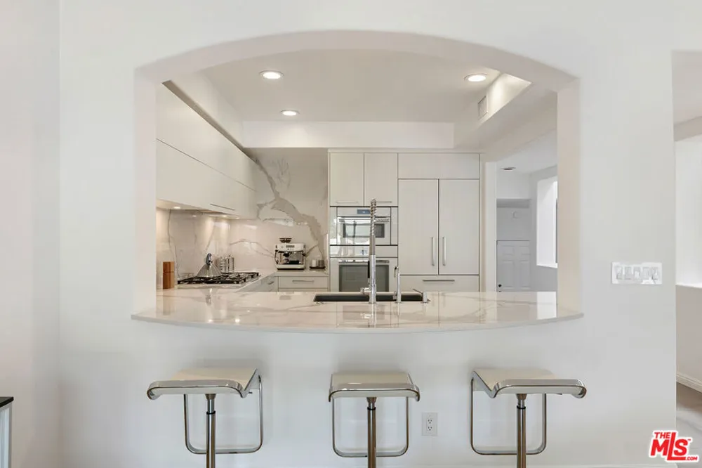 6435 Zumirez Drive #9 Malibu, CA 90265