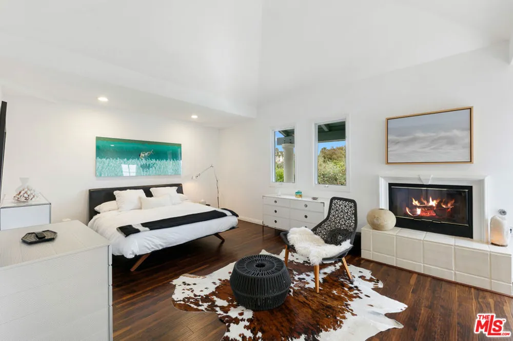 6435 Zumirez Drive #9 Malibu, CA 90265