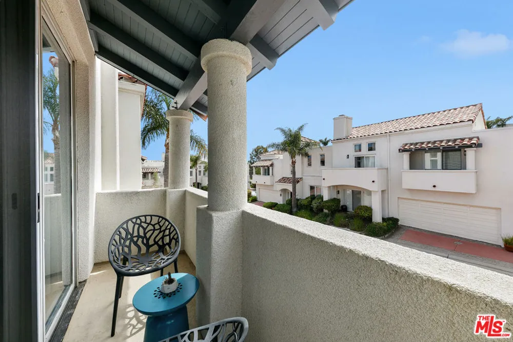 6435 Zumirez Drive #9 Malibu, CA 90265