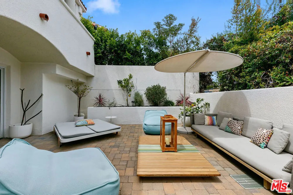 6435 Zumirez Drive #9 Malibu, CA 90265