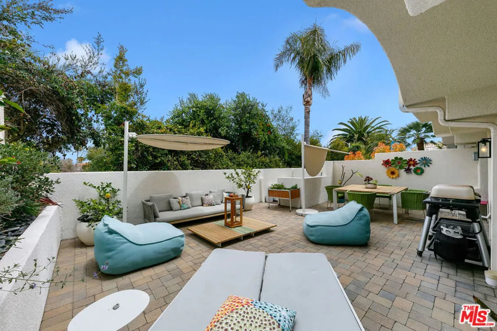 6435 Zumirez Drive #9 Malibu, CA 90265