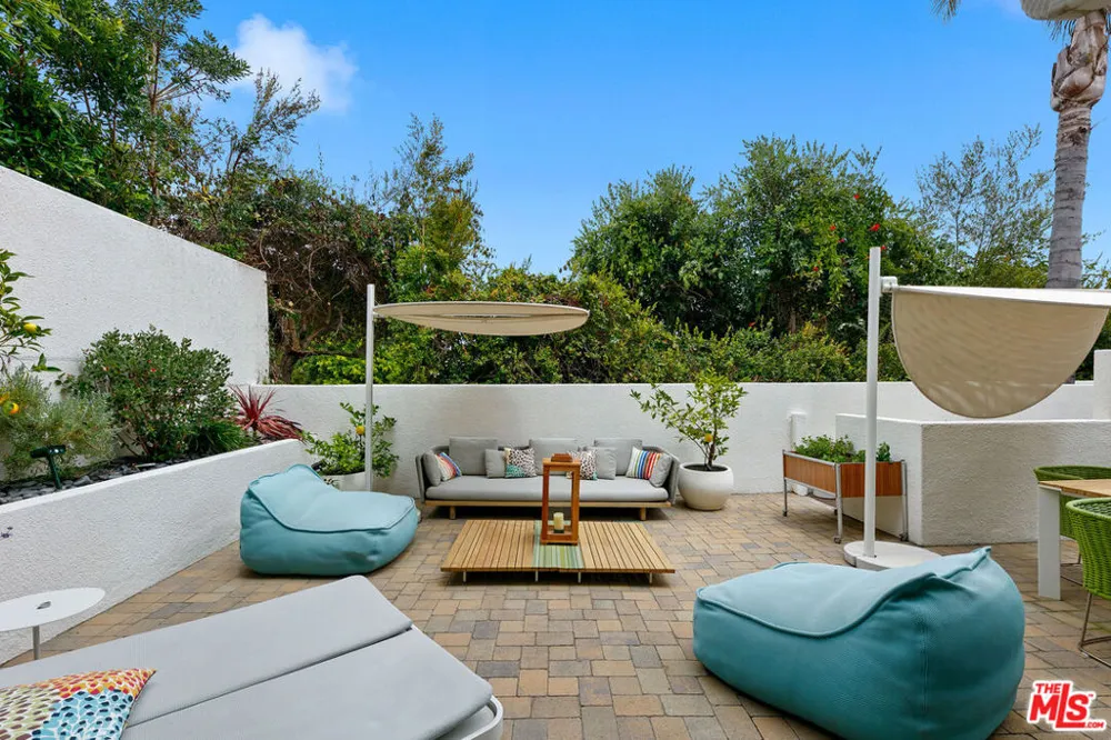 6435 Zumirez Drive #9 Malibu, CA 90265