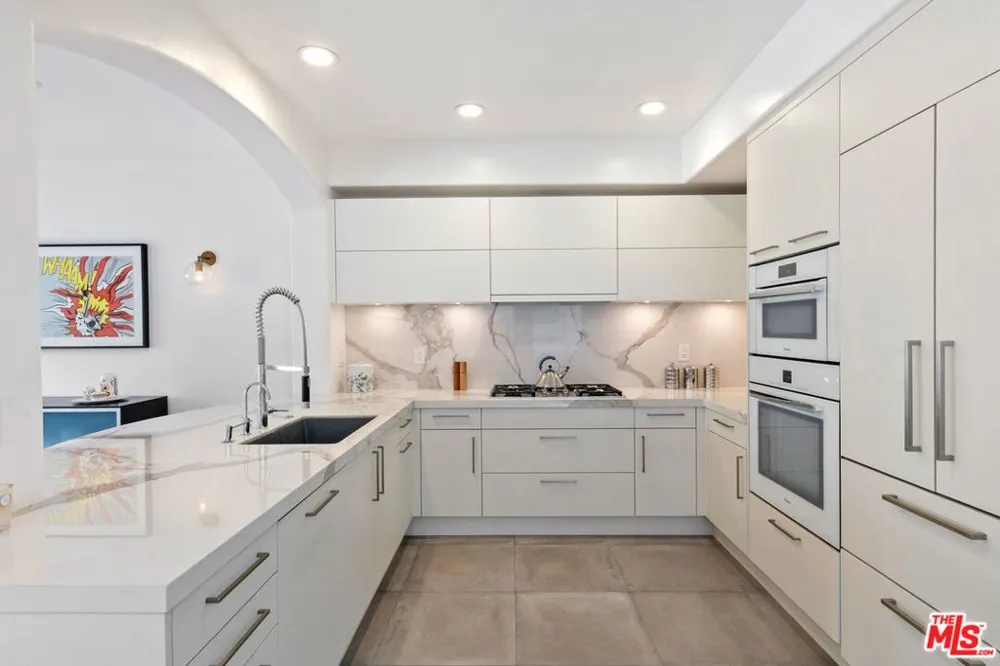 6435 Zumirez Drive #9 Malibu, CA 90265