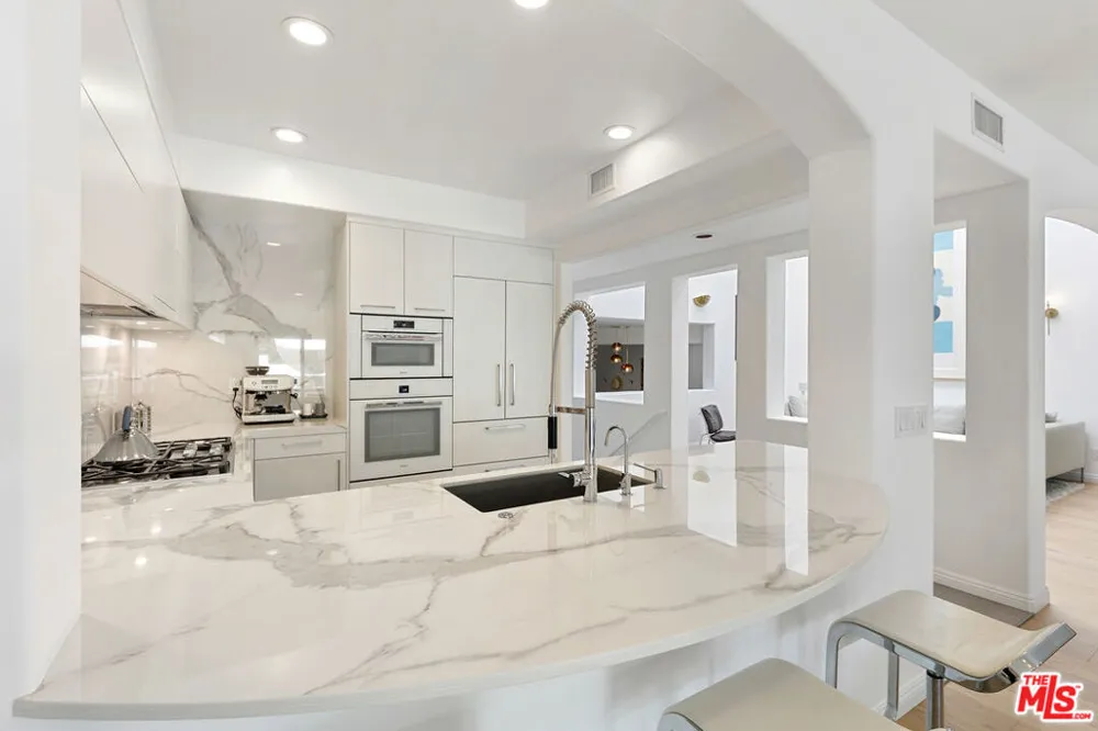 6435 Zumirez Drive #9 Malibu, CA 90265