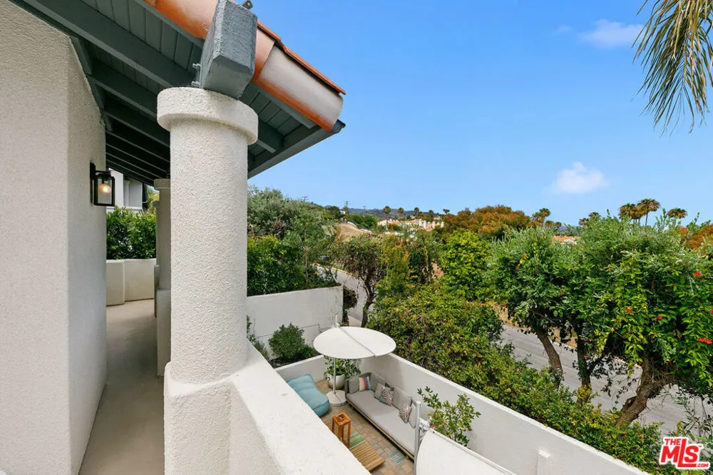 6435 Zumirez Drive #9 Malibu, CA 90265