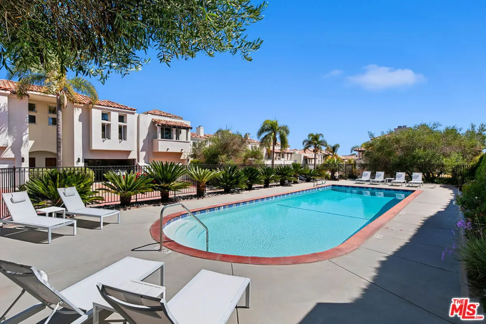 6435 Zumirez Drive #9 Malibu, CA 90265