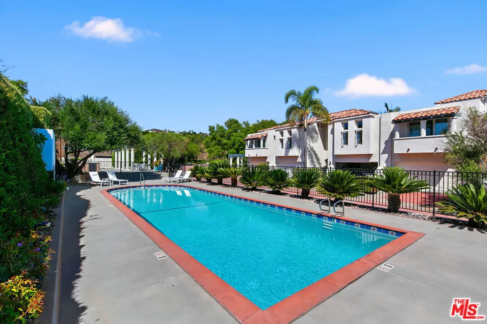 6435 Zumirez Drive #9 Malibu, CA 90265