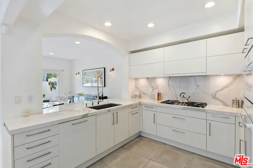 6435 Zumirez Drive #9 Malibu, CA 90265