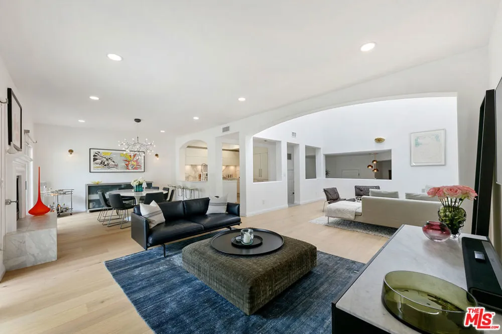6435 Zumirez Drive #9 Malibu, CA 90265