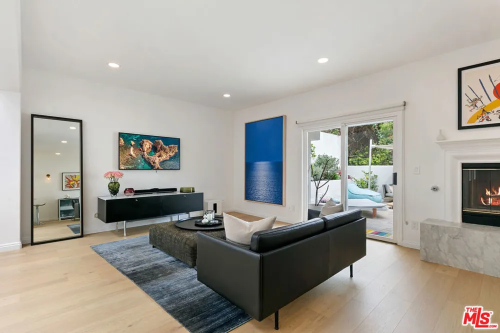 6435 Zumirez Drive #9 Malibu, CA 90265