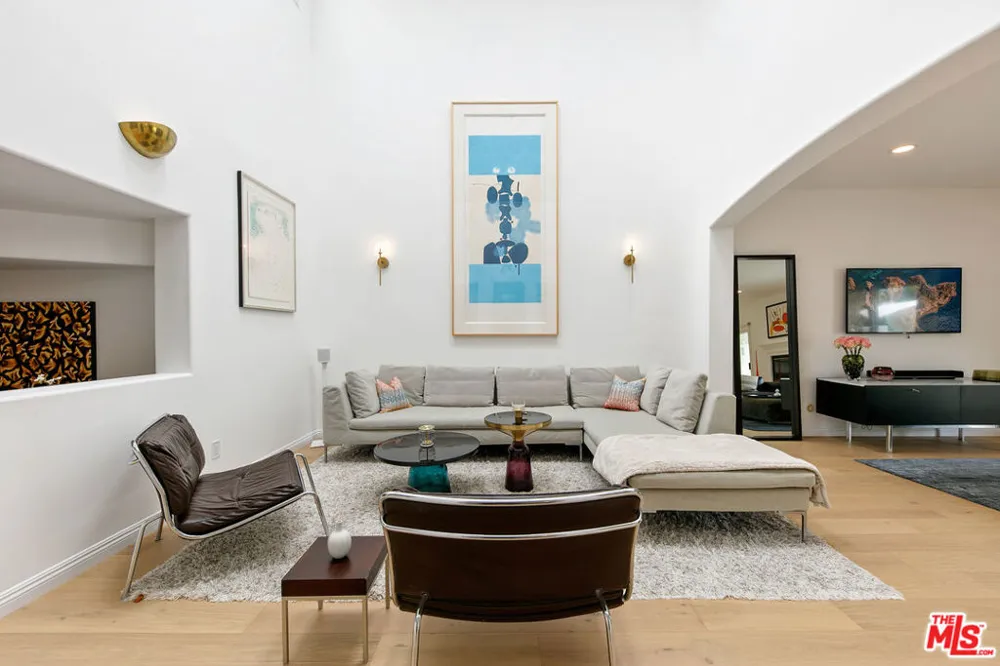 6435 Zumirez Drive #9 Malibu, CA 90265