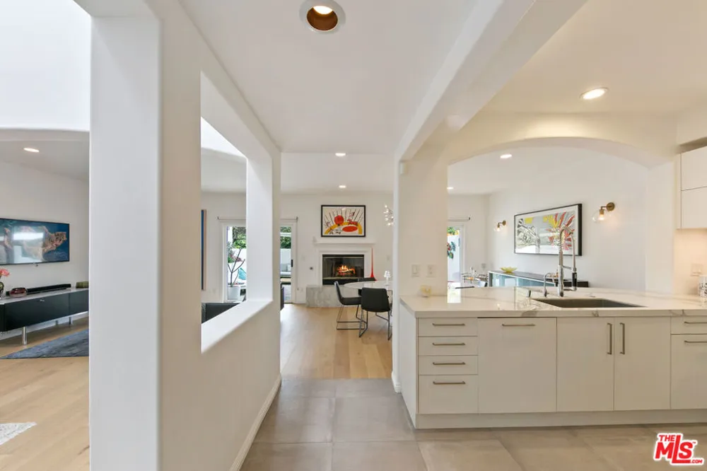 6435 Zumirez Drive #9 Malibu, CA 90265