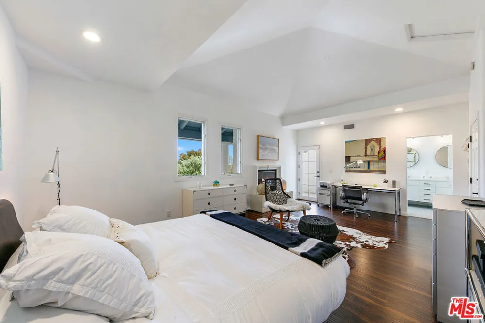 6435 Zumirez Drive #9 Malibu, CA 90265