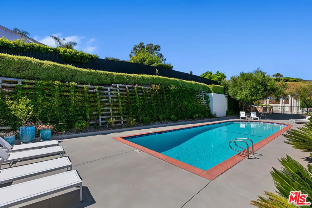 6435 Zumirez Drive #9 Malibu, CA 90265