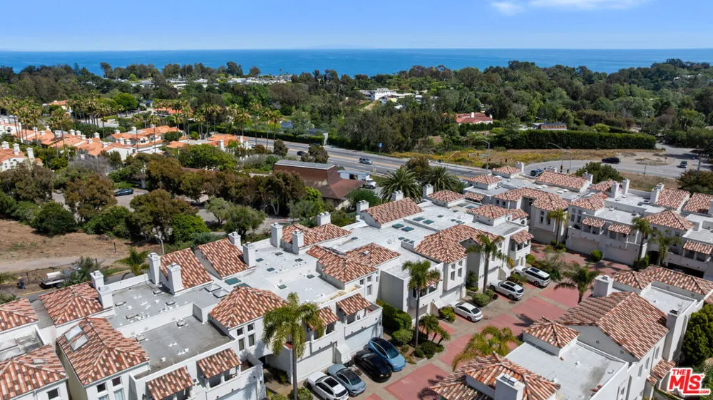 6435 Zumirez Drive #9 Malibu, CA 90265