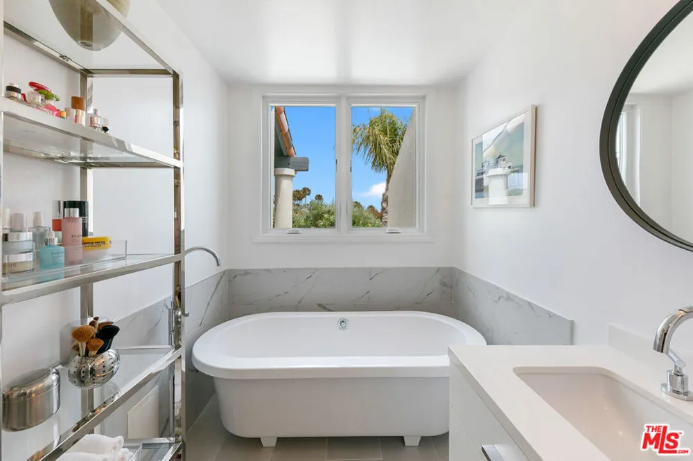6435 Zumirez Drive #9 Malibu, CA 90265