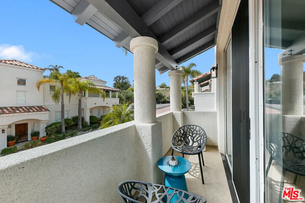 6435 Zumirez Drive #9 Malibu, CA 90265