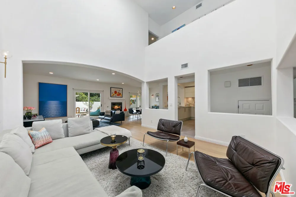 6435 Zumirez Drive #9 Malibu, CA 90265