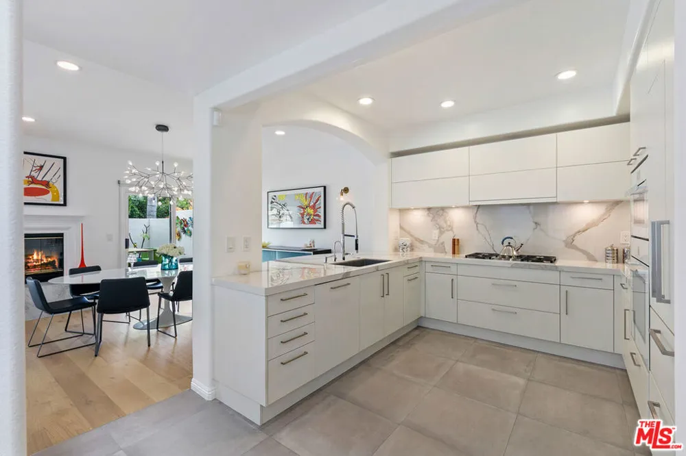 6435 Zumirez Drive #9 Malibu, CA 90265