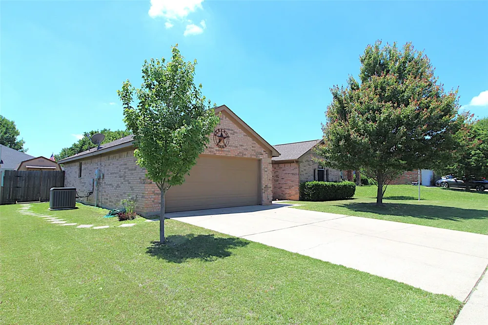 501 Barbara Jean Lane Burleson, TX 76028