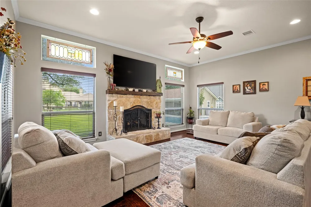 618 S Hudson Street Flatonia, TX 78941