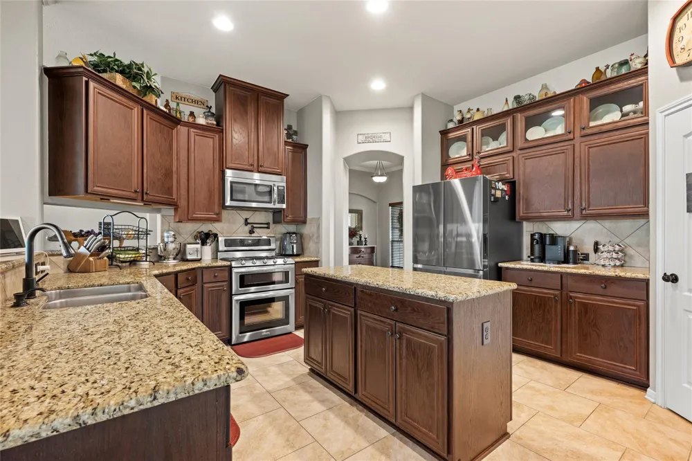 618 S Hudson Street Flatonia, TX 78941