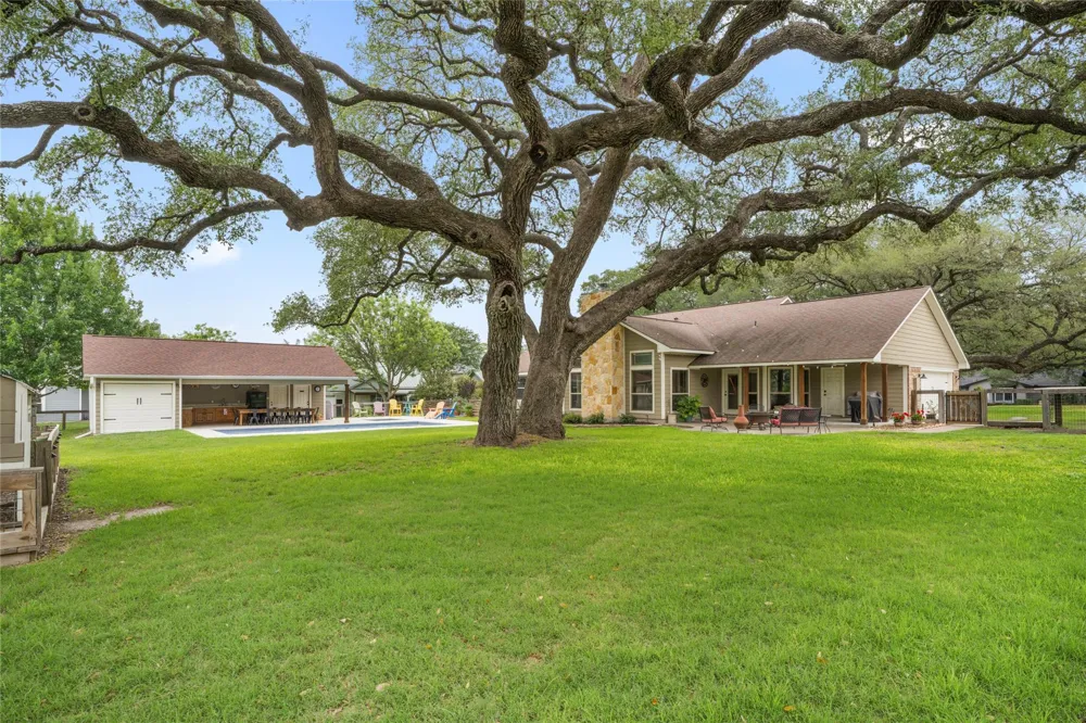 618 S Hudson Street Flatonia, TX 78941