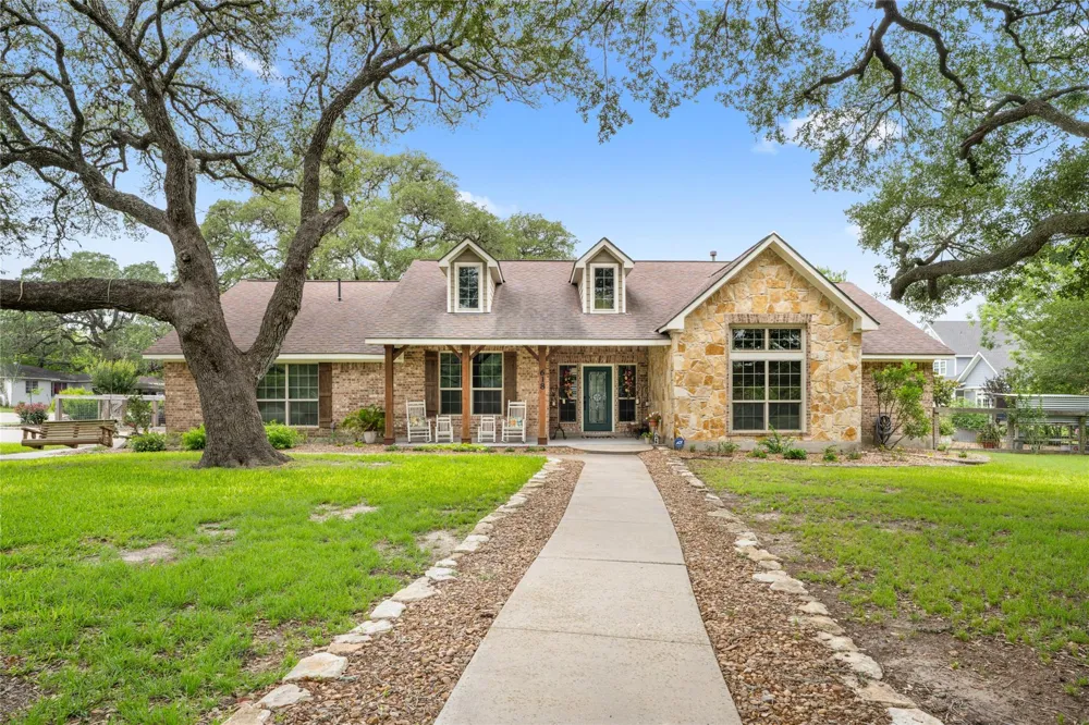 618 S Hudson Street Flatonia, TX 78941