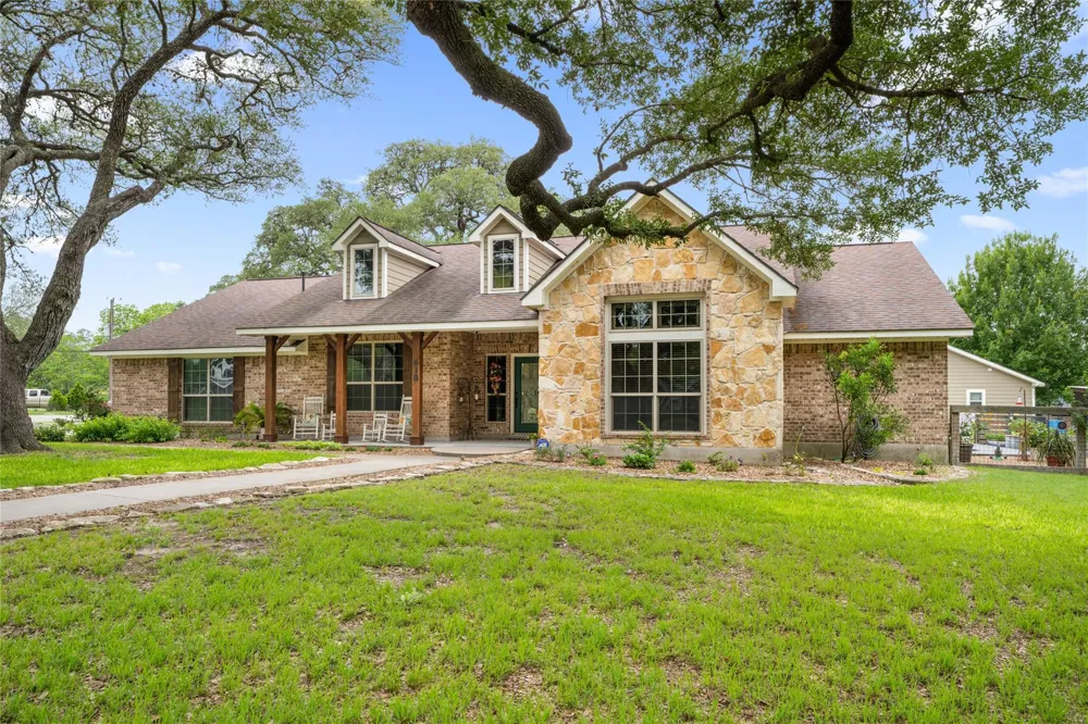 618 S Hudson Street Flatonia, TX 78941