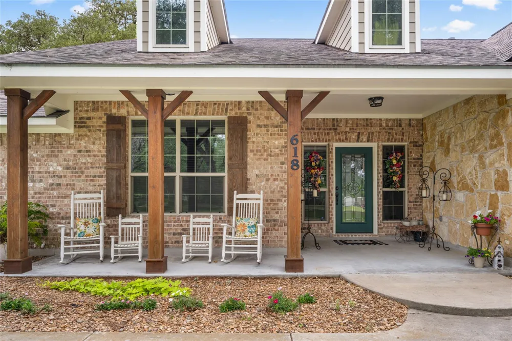 618 S Hudson Street Flatonia, TX 78941