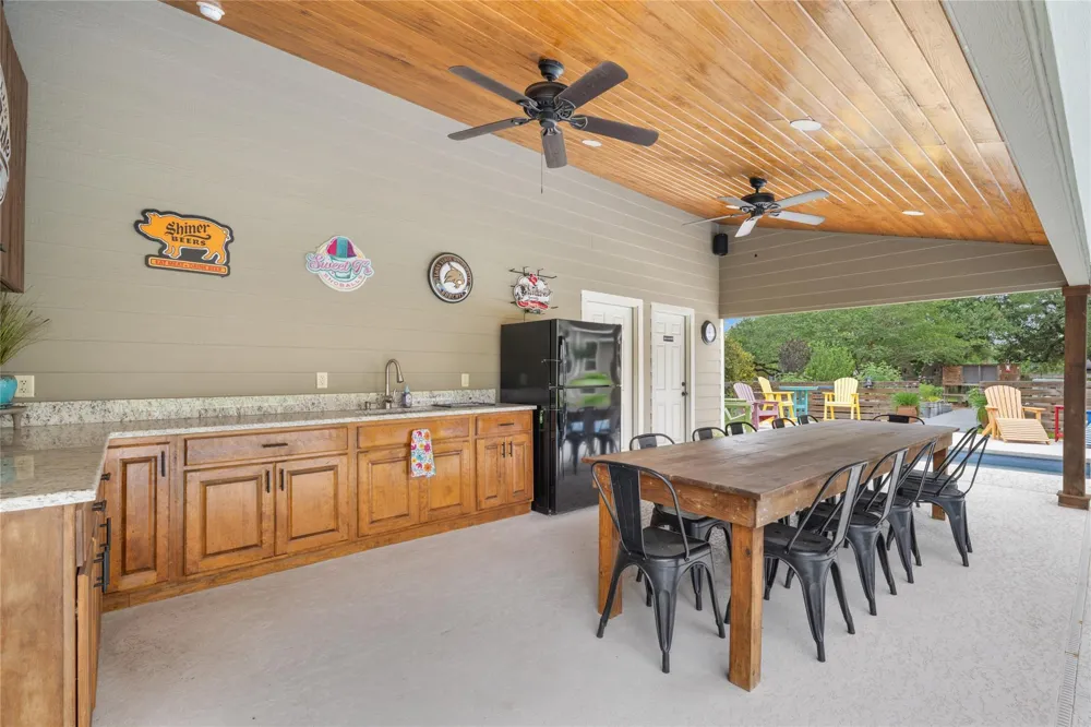 618 S Hudson Street Flatonia, TX 78941