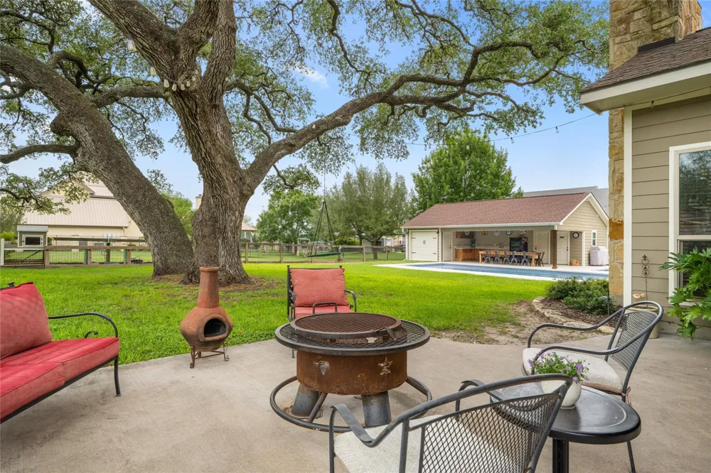 618 S Hudson Street Flatonia, TX 78941