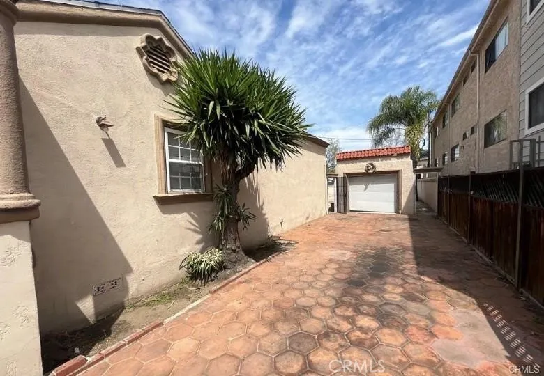 14717 Victory Boulevard Van Nuys, CA 91411
