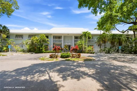 1200 Mariposa Ave #E104
