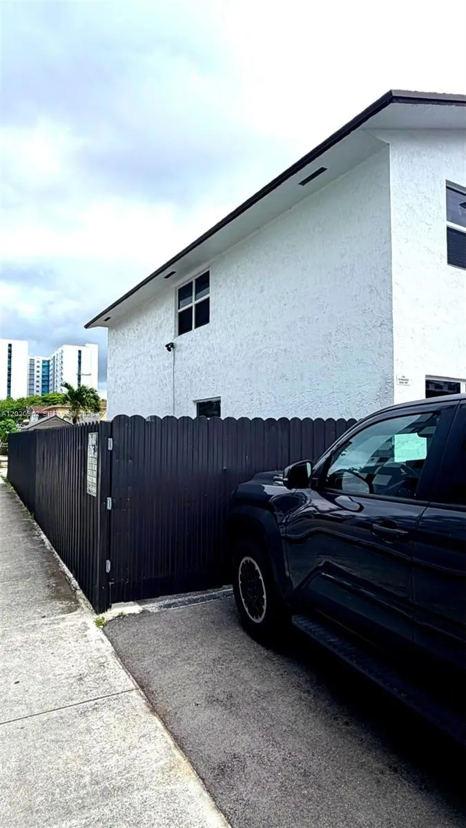 401 SW 109th Ave #14 Miami, FL 33174