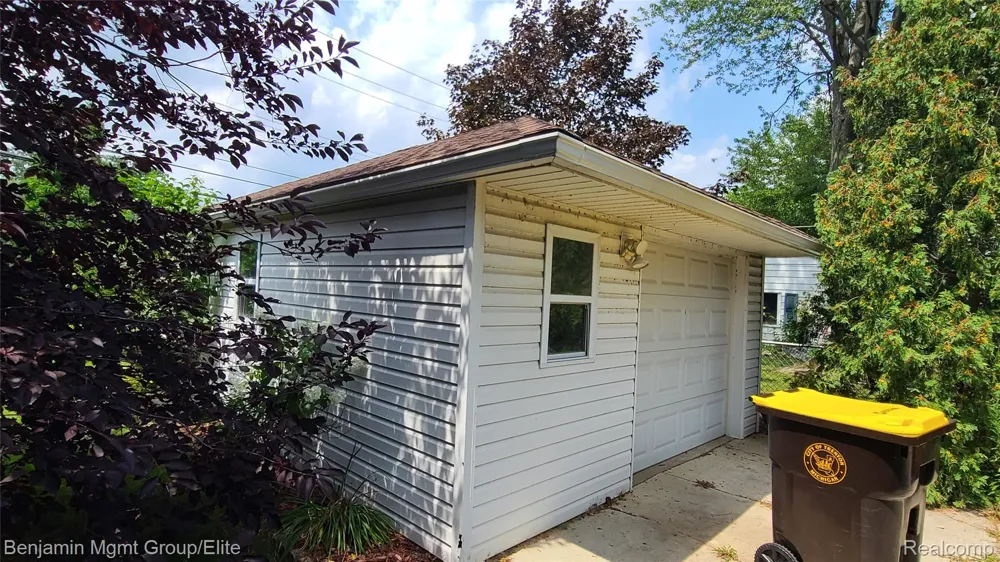 3900 NORWOOD DRIVE Trenton City, MI 48183