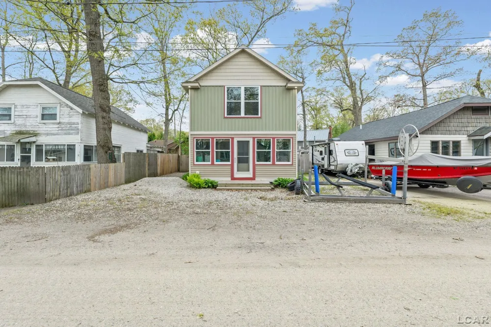 2128 Glenwood Court Norvell Township, MI 49230