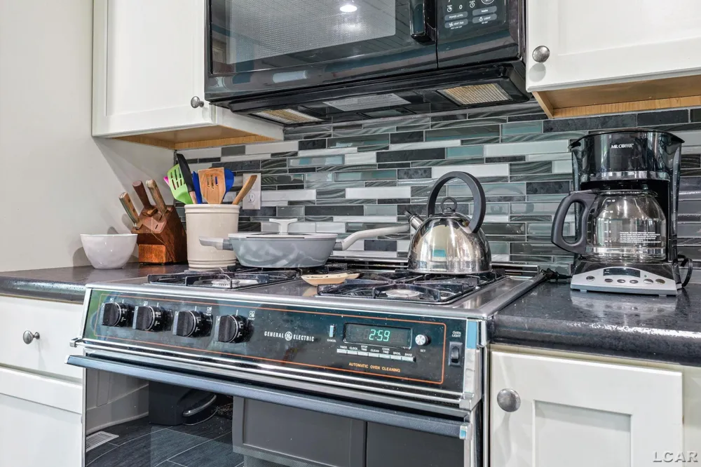 2128 Glenwood Court Norvell Township, MI 49230