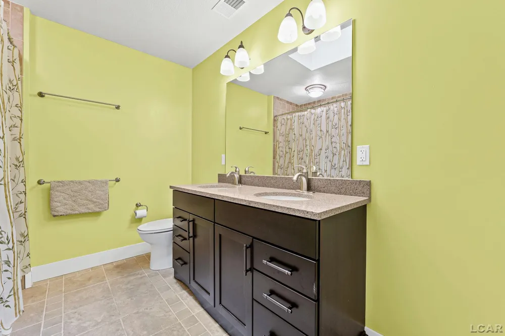 2128 Glenwood Court Norvell Township, MI 49230