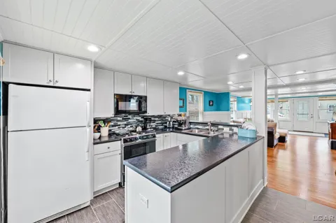2128 Glenwood Court