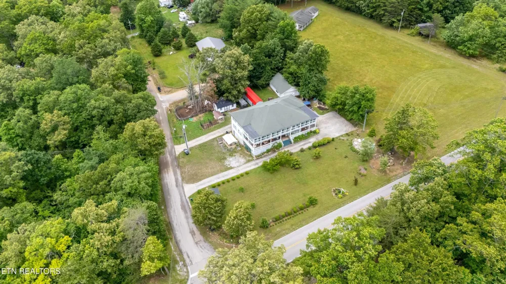 34 Rozzel Rd Pikeville, TN 37367