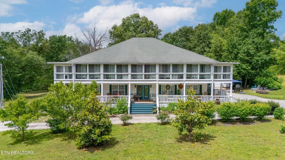 34 Rozzel Rd Pikeville, TN 37367