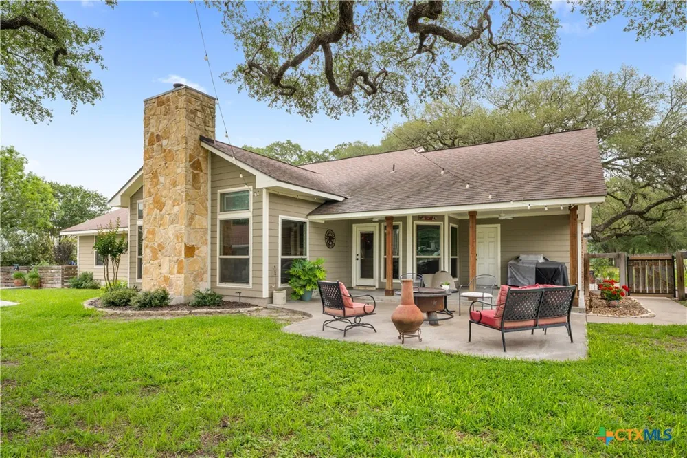 618 S Hudson Street Flatonia, TX 78941