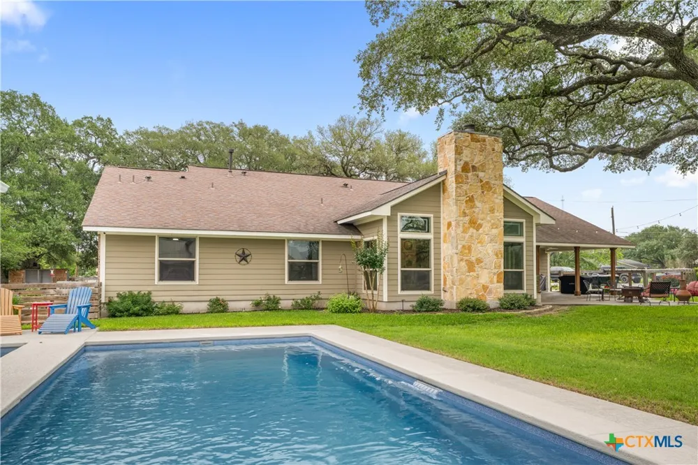 618 S Hudson Street Flatonia, TX 78941